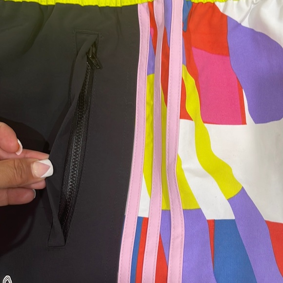 🔥ADIDAS LOVE UNITES WOVEN SHORTS (GENDER NEUTRAL) - Picture 11 of 12